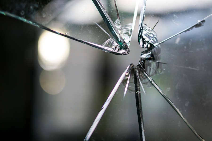Schaden oder Defekt mit Bildern und Ursache melden